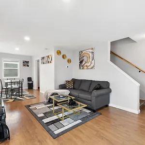 Apartment Polished 2-bedroom Close To Osu Campus, Columbus